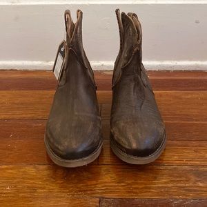 NEW WITH TAGS! Women’s boot barn short brown cowboy boots.